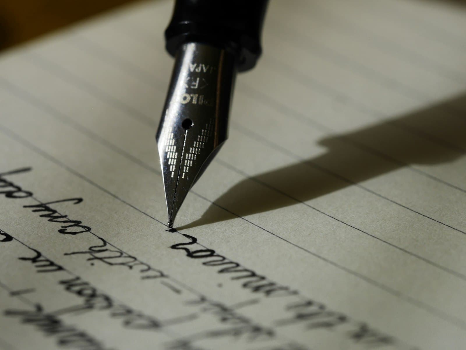 How to Write Website Content That Converts Visitors into Customers