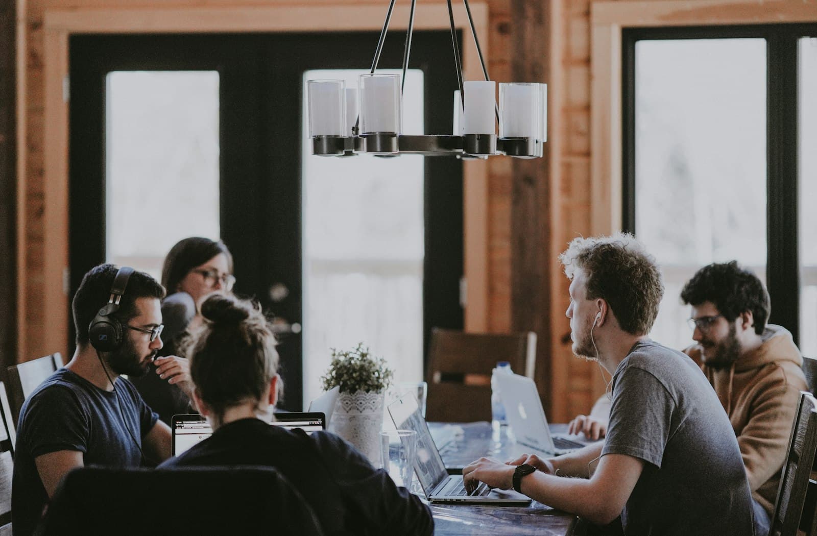 Freelancer vs Agency: Who Should Build Your Business Website?